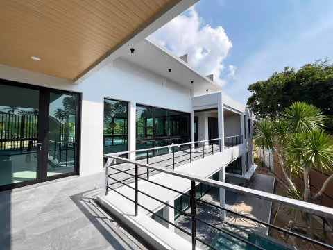 Baan Komuth photo 3